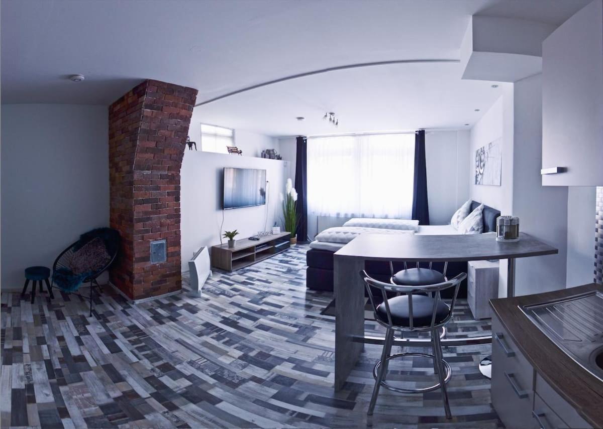 Moderne Wohnung Schwarzwald - In Bester Lage Direkt Am Fluss Bad Wildbad Zewnętrze zdjęcie
